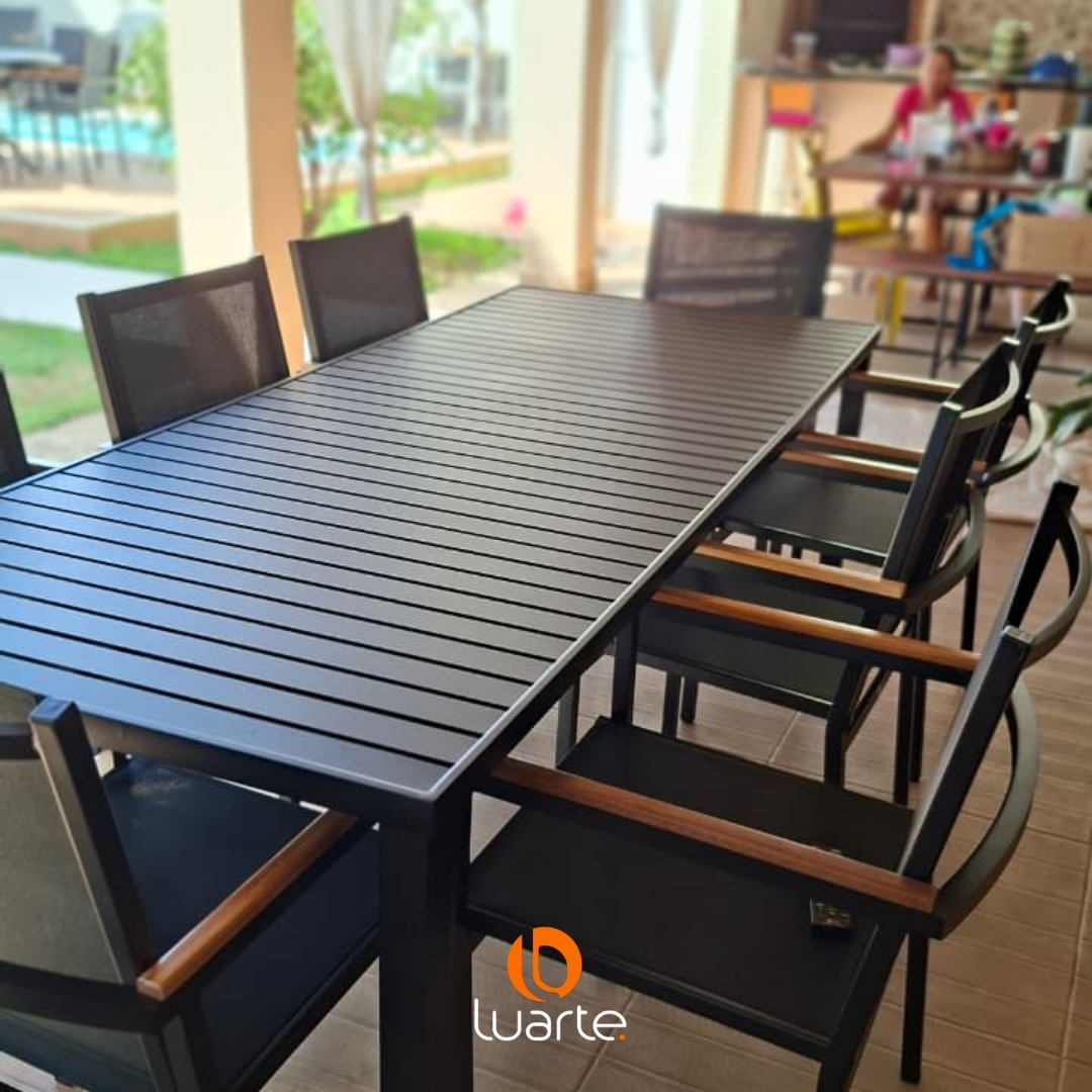 Mesa de Alumínio com 8 Cadeiras de Tela Sling