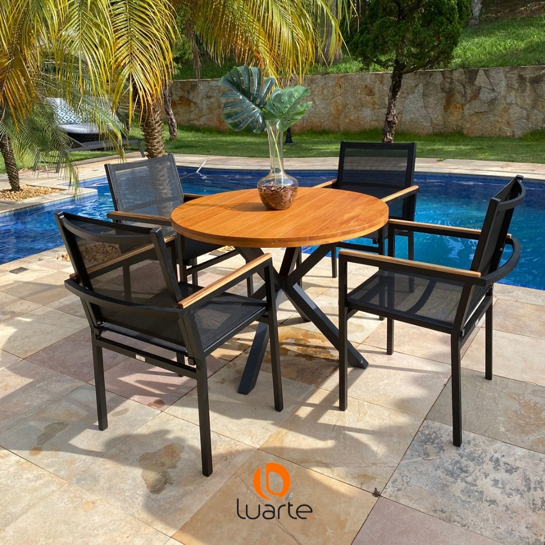 Mesa de Madeira com 4 Cadeiras em Tela Sling